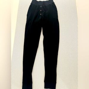 DONNI women’s Black Knit pant. NW Mid rise XS slight stretch Super comfortable
